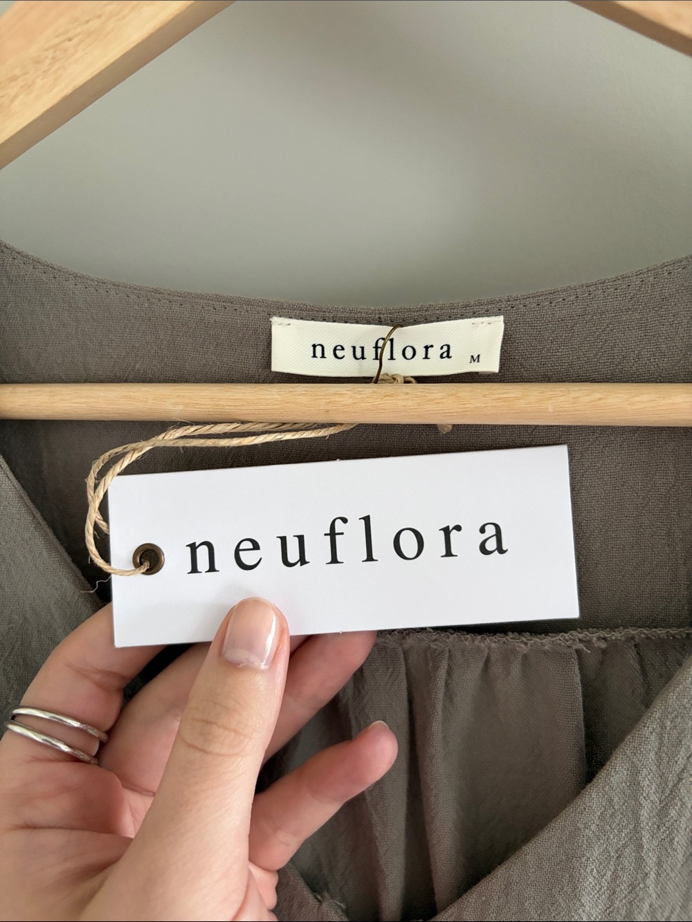 NWT Neuflora Taupe Button Down Midi Dress Sz Medium - Picture 3 of 5